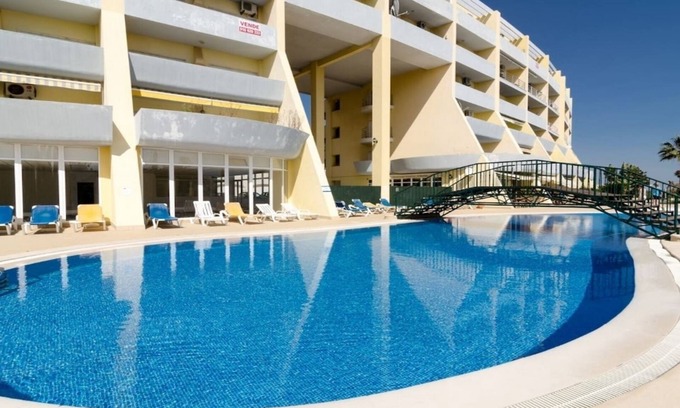 Albardeira Apartment | Location.Location.Location! Spacious 2bedrm condo, beach+pool+town, Wi-Fi.
