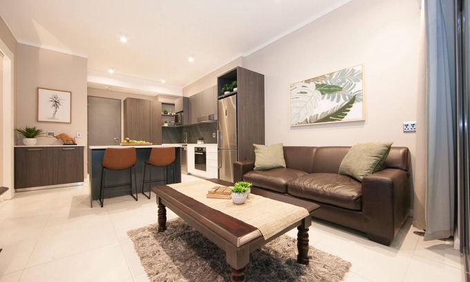 Menlyn Apartment | ⭐️⭐️⭐️⭐️⭐️ Location Style Convenience @ Menlyn Maine