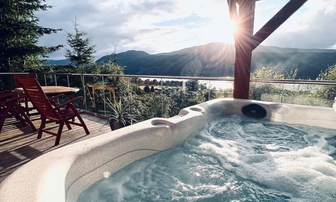 Foyers Cabin | Lochnagar: luxury Loch Ness lodge, hot tub & sauna