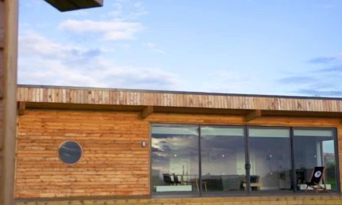 John O'Groats Cottage | Lodge 17 - 3 Bed Sea-View - a john o'groat that sleeps 6 guests in 3 bedrooms