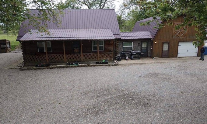 Gypsum House | Lodge/Cabin- Large Groups & Sportsman - Private Beach - Parking -fire pit