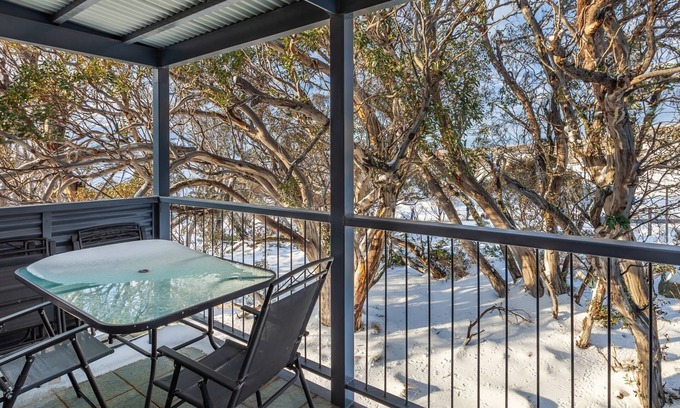 Perisher Valley Apartment | Lodge Chalet 28 - well appointed fully self contained 3bedroom/3bathroom apartment