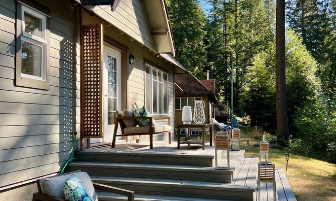 Port Moody Cabin | Lodge D1 |Hot tub & Sauna |Cape Carraholly Retreat
