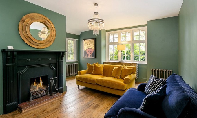 Oxford House | Lodge Farm - Stunning 3 Bed with Large Garden