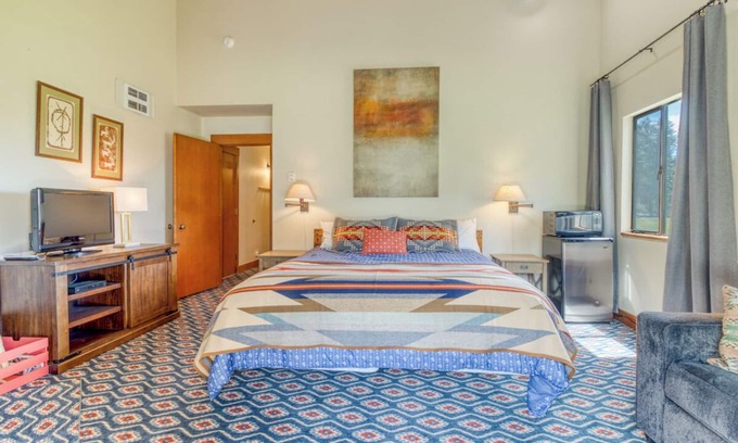Black Butte Ranch Condo | Lodge Room 33: 1 BR, 1 BA in Black Butte Ranch, Sleeps 2