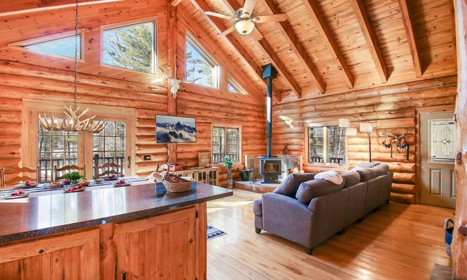 Springbrook Ski Chalet | LodgeLife Springbrook - Unwind in Nature Lux Log Cabin in the Heart of Adventure