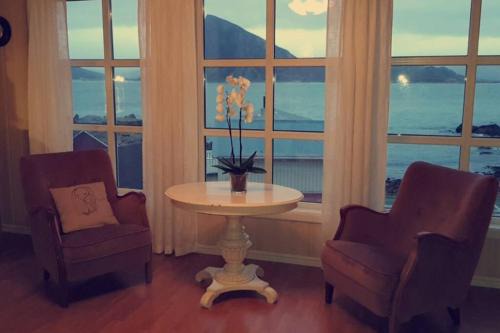 Flakstad House | Lofoten- Enjoy the Nature-With a beautiful beach