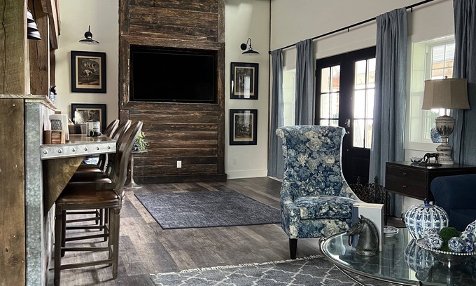 Georgetown Bed & Breakfast | Loft above Beautiful Horse Barn on Bourbon Trail