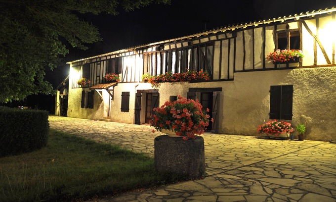 Teyssode House | Loft cottage: covered terrace, swimming pool, outdoor area, park, garage