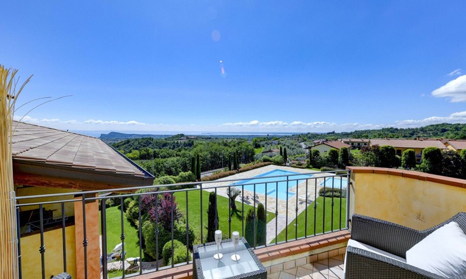 Puegnago del Garda Apartment | Loft la Torretta with lake view and pool