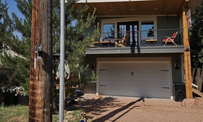 Heber House | Loft off Center Street with hot tub!