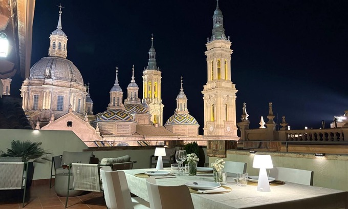 Zaragoza Apartment | Loft-style penthouse, with unbeatable views of the Plaza del Pilar.