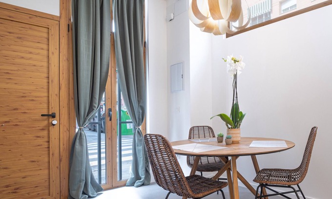 Jesus Apartment | Loft Valencia near to train station Renfe - ESC1