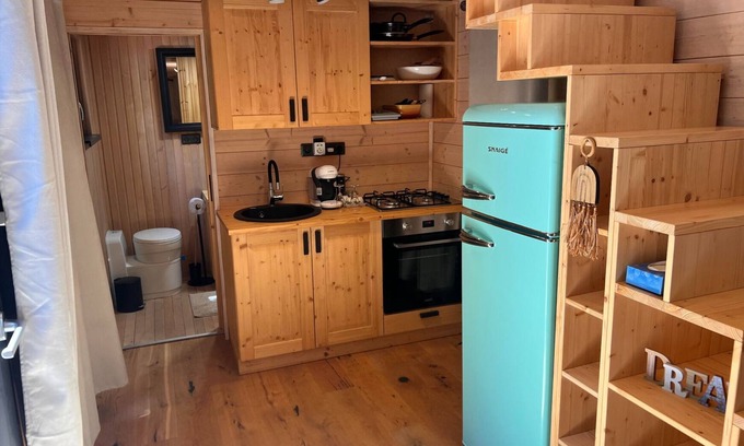 Cahuzac-sur-Vere Cabin | Log Cabin-Deluxe-Ensuite with Shower-Countryside view