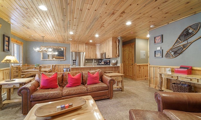 Park City House | Log Cabin Luxury! Walk to Canyons Cabriolet. Available monthly during off season