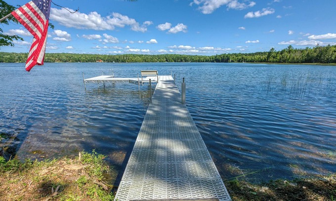 Florence Cabin | Log Cabin on Lake Emily + Near ATV Trails, w/trailer parking and Kayaks!