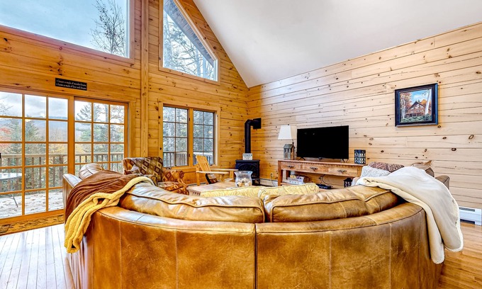 Winhall House | Log cabin-style home with mountain view - close to VAST/skiing/hiking/golf