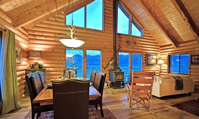 North Snyderville Basin House | LOG HOME PRIVACY! STUNNING VIEWS ~ 8 MIN TO SKI~ TRAILS ON THE PROPERTY