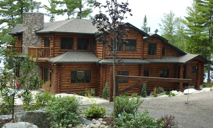 McKellar Cottage | Log Home, Sunsets, Sand Beach, Sauna, Fishing boat, Muskoka Room, Golf