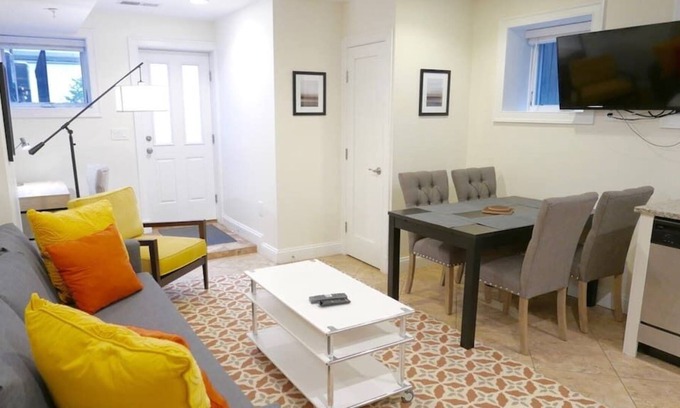 Logan Circle Apartment | Logan Circle Luxury w/ Parking Pass!