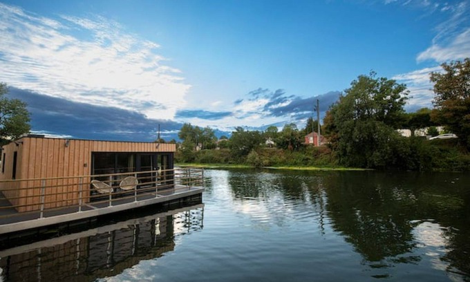 Bennecourt Boat Rental | Logement Flottant Atypique "Le Tribord"