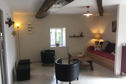 Treigny Apartment | logement indépendant LE POULAILLER proche Guédelon