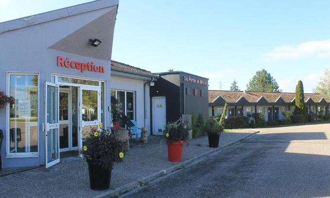 Lay-Saint-Remy Hotel | Logis Hotel des Portes de Meuse