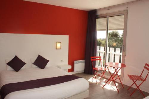 Locronan Hotel | Logis Latitude Ouest Hôtel Restaurant & Spa