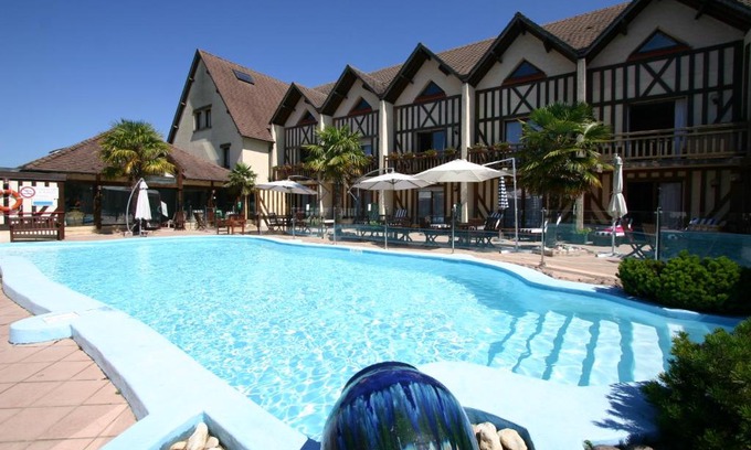 Saint-Gatien-des-Bois Hotel | Logis Le Clos Deauville Saint Gatien