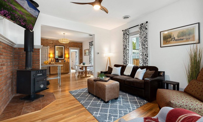 Old Town West House | Lola House! Cozy Comfort, Prime Old Town Location