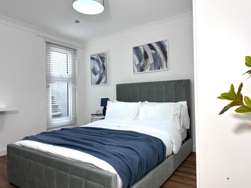 Newham Apartment | London Cosy 2 Bedroom Modern Suite Central, Excel, Stratford Wanstead Sleeps 4