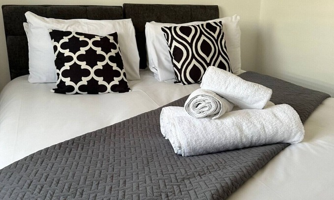 Watford Apartment | London/Watford, 8 single beds, great location