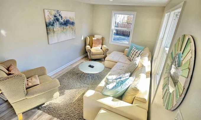 Edgewater House | Londontowne Hideaway
