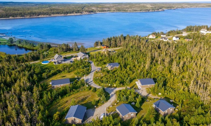 New Harbour Resort | Lonely Rock Seaside Bungalows