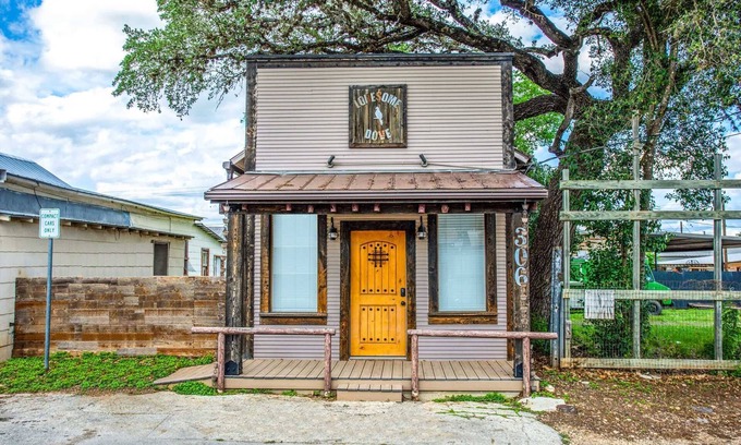 Bandera House | Lonesome Dove Guesthouse