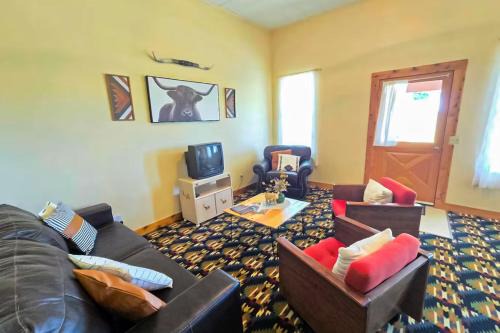 Crooked River Ranch House | Long Hollow Ranch - The Homestead House