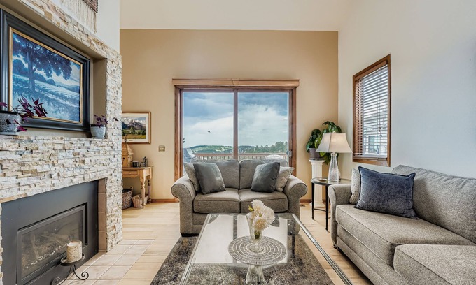 Genesse North Central Condo | Long-Term Stay in Golden