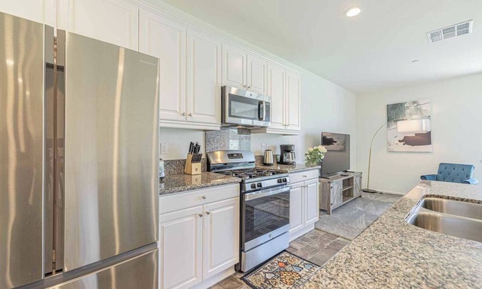 Lancaster House | Long Term Stay-Retreat｜Fenced Backyard｜Dedicate Workspace｜Pet Friendly #41589