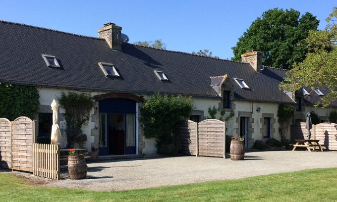 Naizin Cottage | LONGERE WITH COVERED AND HEATED SWIMMING POOL FOR 20 PEOPLE