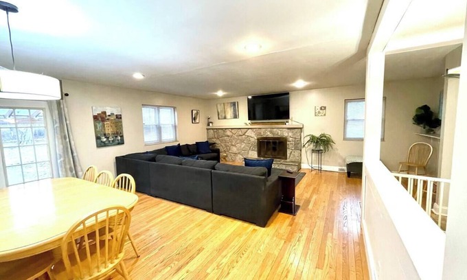 Gahanna House | Longstreth - Large Ranch - Pool Table