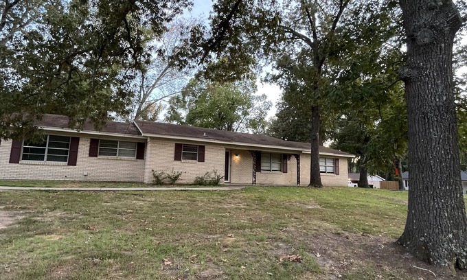 Longview House | Longview family neighborhood., Fenced yard , Equipped for long stays.