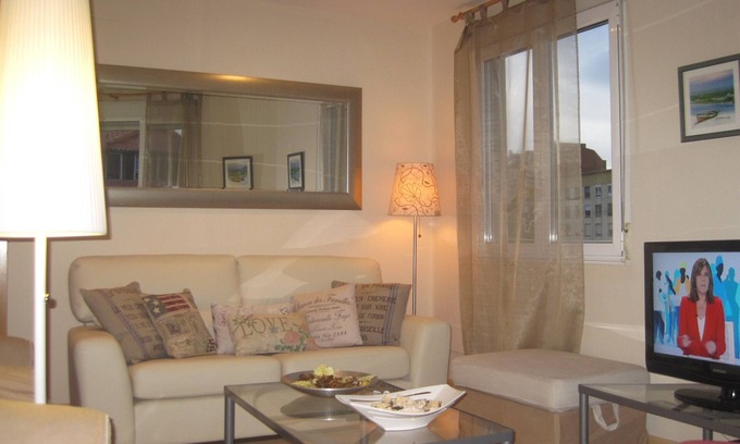 Santander Condo | LOOKING AT THE BAY. BEACH. CITY CENTER, WIFI