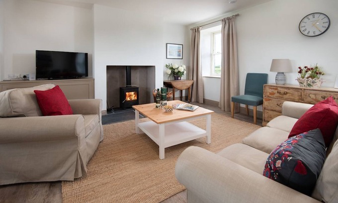 Ford Cottage | Lookout South - 4.5 miles from Cornhill-on-Tweed, sleeping 4