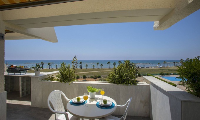 Oroklini Apartment | Lordos Sunshore Beachfront Suite