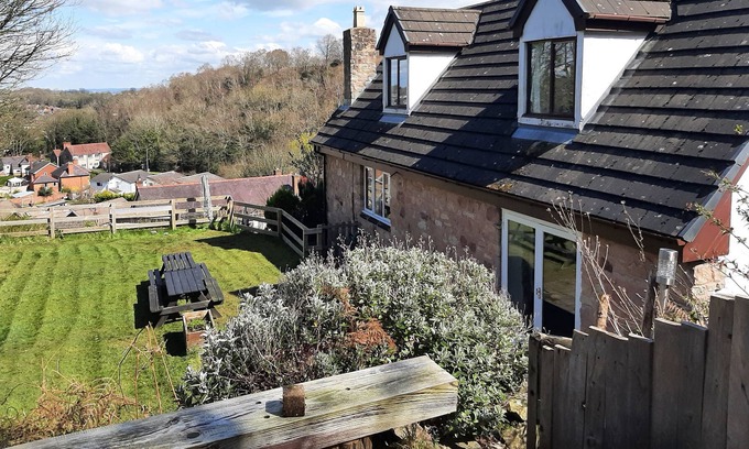 Caergwrle House | LORIEN, pet friendly, character holiday cottage in Caergwrle
