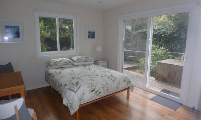 Mordialloc Apartment | Lorikeet Studio Apartment - 7 night minimum stay