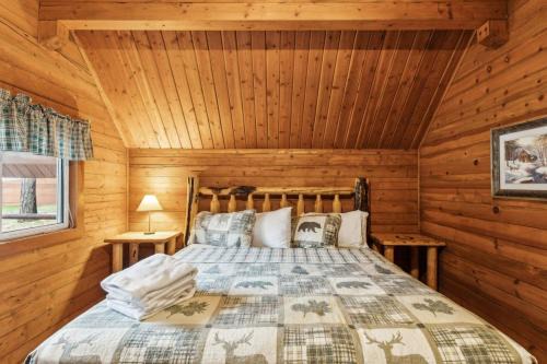 Grantsdale House | Lost Horse Lodge King Cabin 9