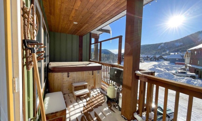 Okanagan-Similkameen House | Lots of Beds - In the Village - Hot Tub