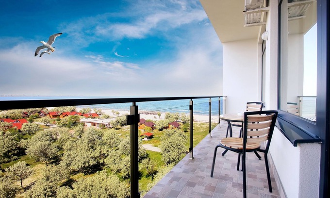 Constanta Apartment | Lotus 7 Silver