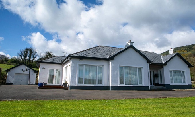 Killaloe House | Lough Derg Holiday Lodge